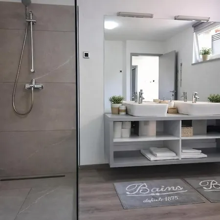Spring And Summer Cosy Family Apartment Near Ljubljana & Parking Apartman