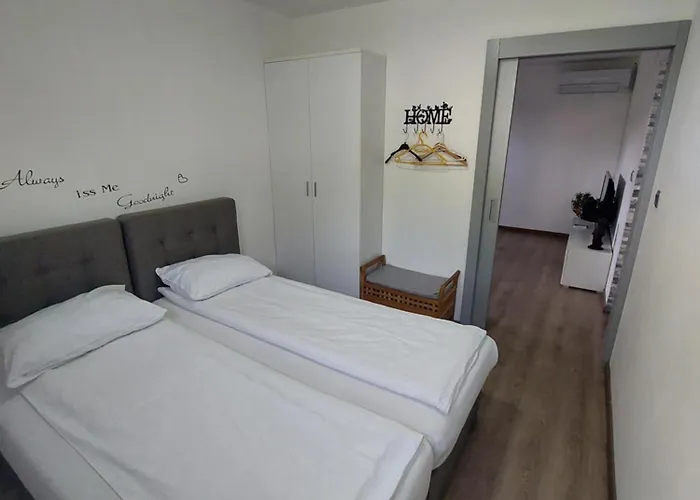 Spring And Summer Near Ljubljana With Free Secure Parking 아파트 돔잘