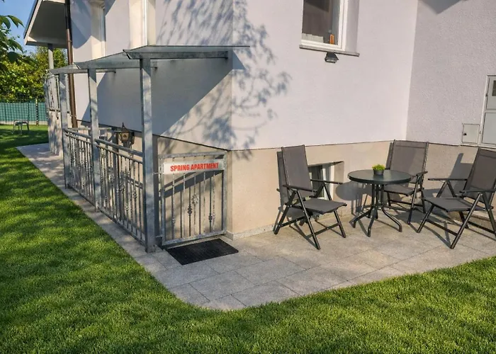 Spring And Summer Cosy Family Apartment Near Ljubljana & Parking